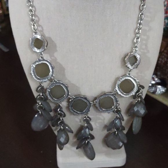 Women's Silver Chain Smokey Stones Statement Necklace - Picture 7 of 8